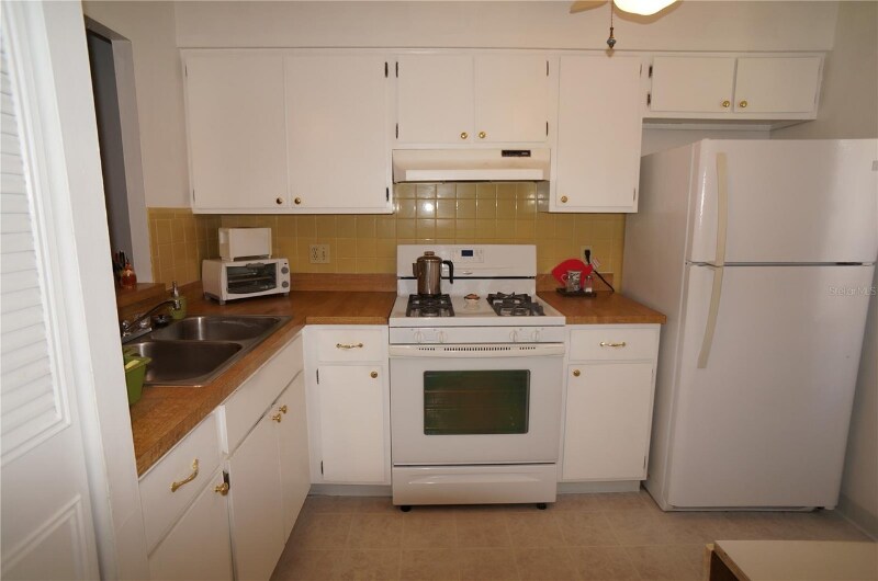 Building Photo - 1406 Arrowhead Cir W