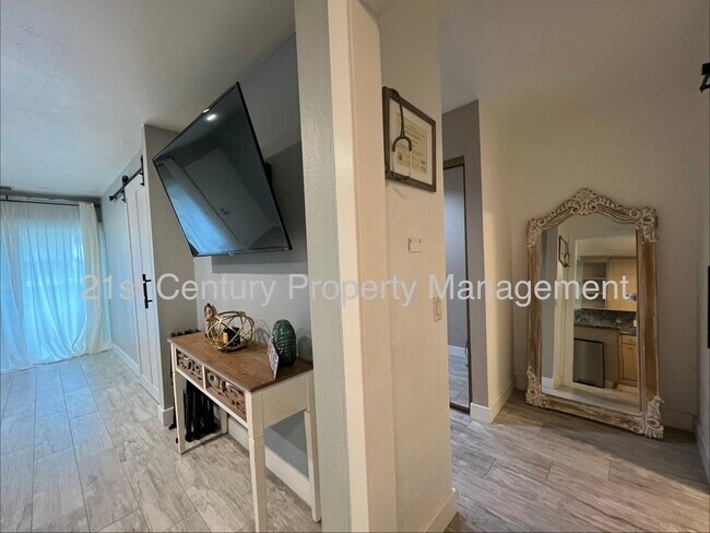 Building Photo - 15224 Ocaso Ave