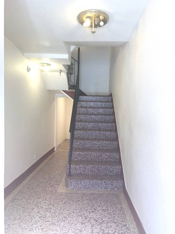 ENTRY - 1120 Judah St
