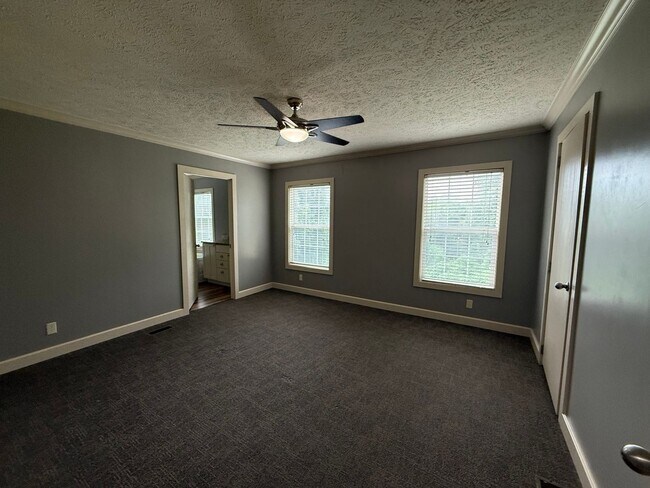 Building Photo - 5806 Quaker Pkwy