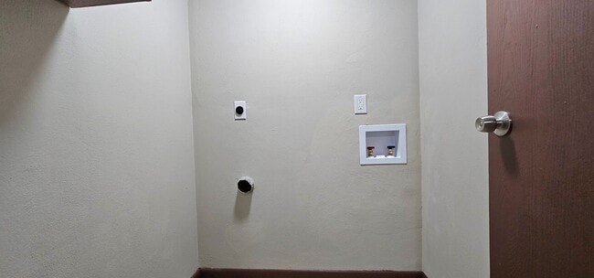 Building Photo - ONE MONTH FREE! Ask us how! Peaceful West Milton Apartment Living with Washer/Dryer hookups! – Sc...