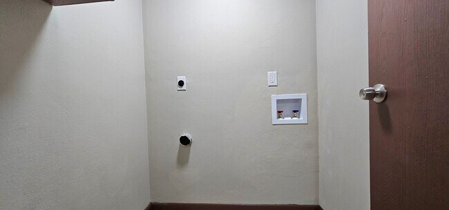 Building Photo - Peaceful West Milton Apartment Living with Washer/Dryer hookups! – Schedule a Tour Today!