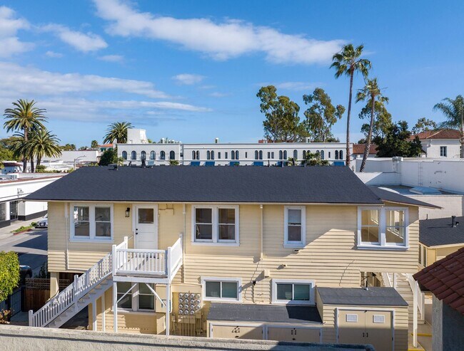 Building Photo - 3 Bed/2 Bath + Office Den - Downtown Santa Barbara