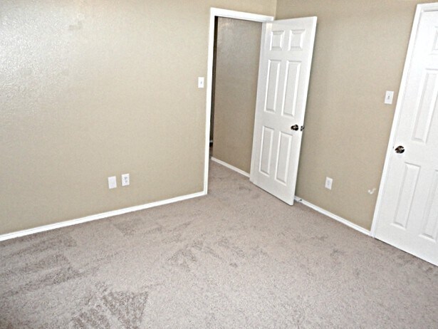 Building Photo - 10308 Oak Branch Ln