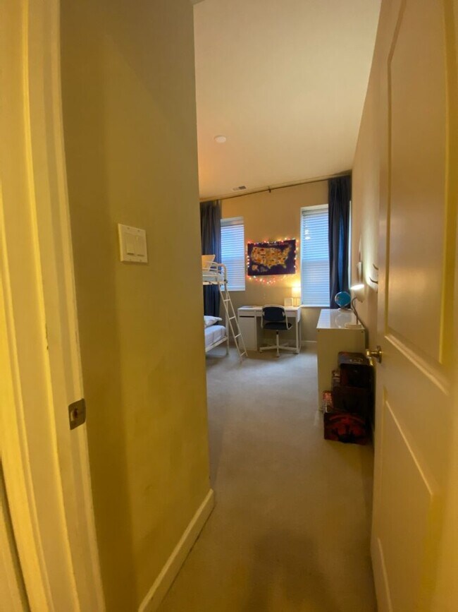 Building Photo - 627 Clara Ave