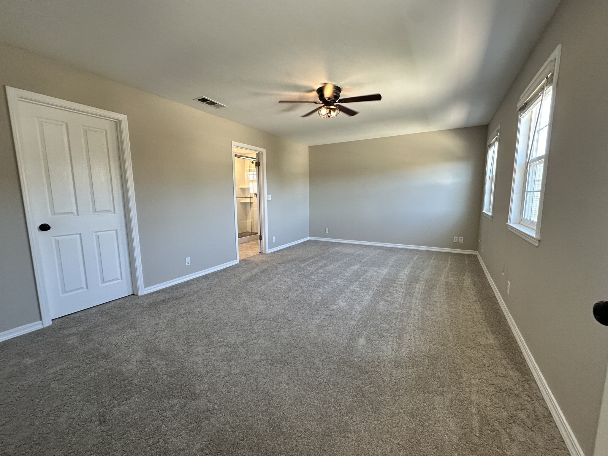 Building Photo - 604 Village Ct