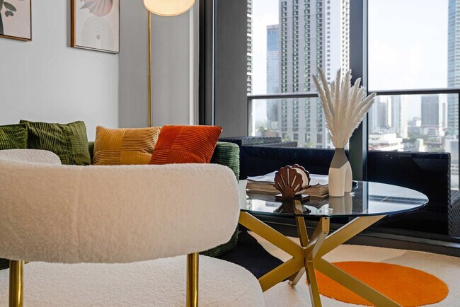 Building Photo - 404 NE 2nd Ave