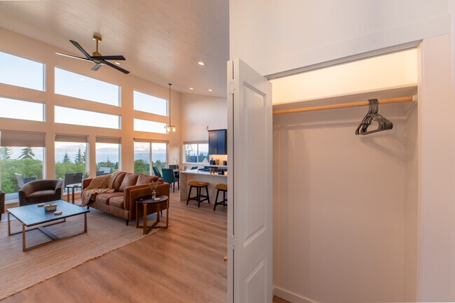 Building Photo - 833 Linstrang Wy