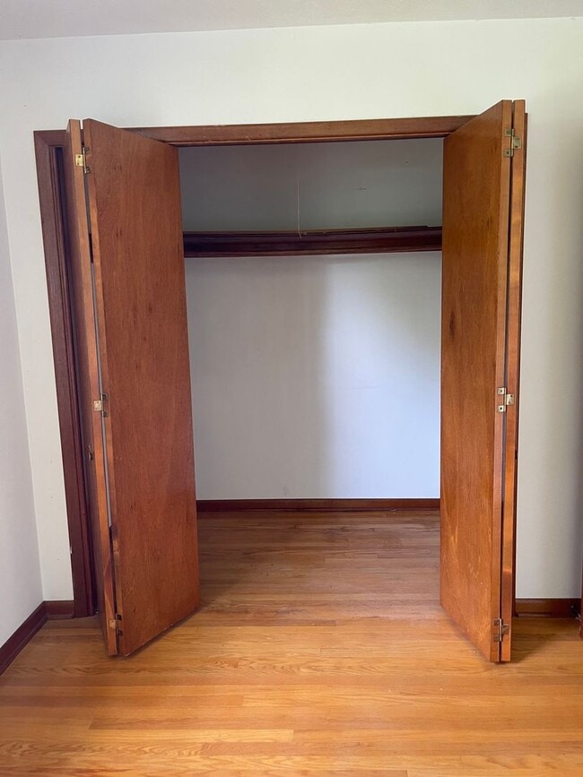 Building Photo - Location & Convenience!!! GREAT BASEMENT!!!!