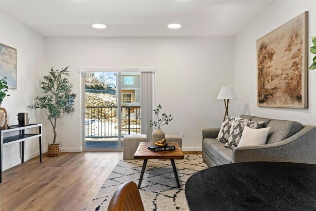 Building Photo - 7475 W Swain Ln