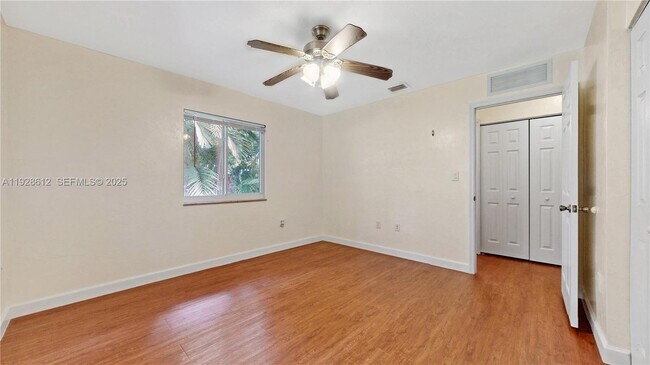 Building Photo - 15735 SW 92nd Ave