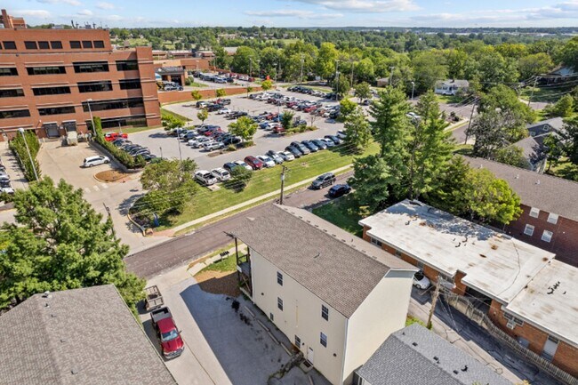Building Photo - 3BR/2BA ON EAST CAMPUS!