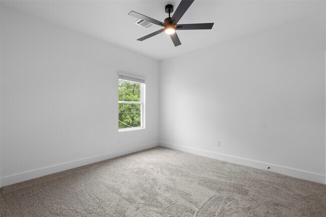 Building Photo - 6623 Cohn St