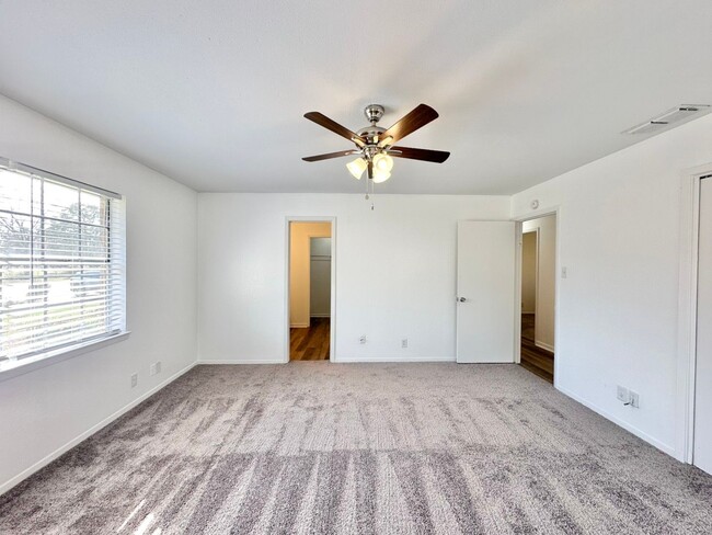 Building Photo - Available now! Newly Updated 3/2/2! Large ...