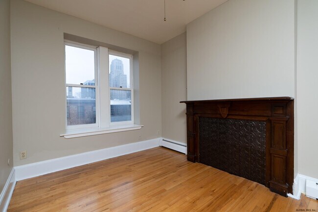 Building Photo - 279.5 Hudson Ave