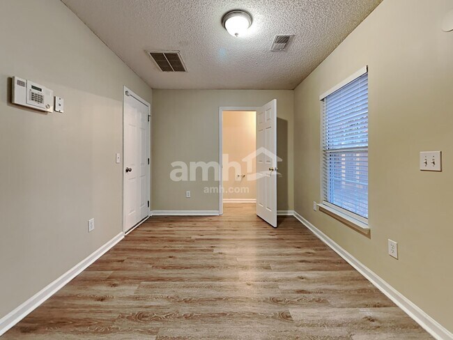 Building Photo - 8788 Red Oak Drive