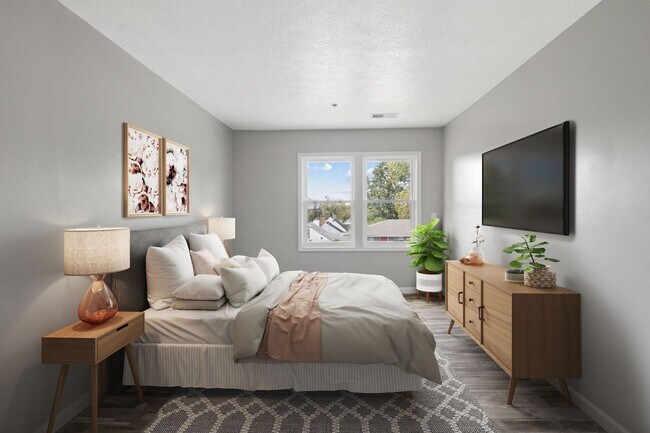 Building Photo - Fully Renovated!