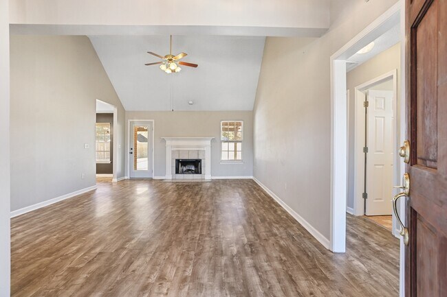 Building Photo - 204 Birch Dr