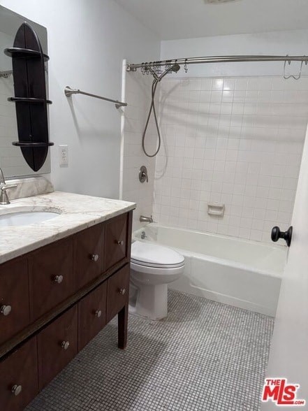 Building Photo - 800 W 1st St