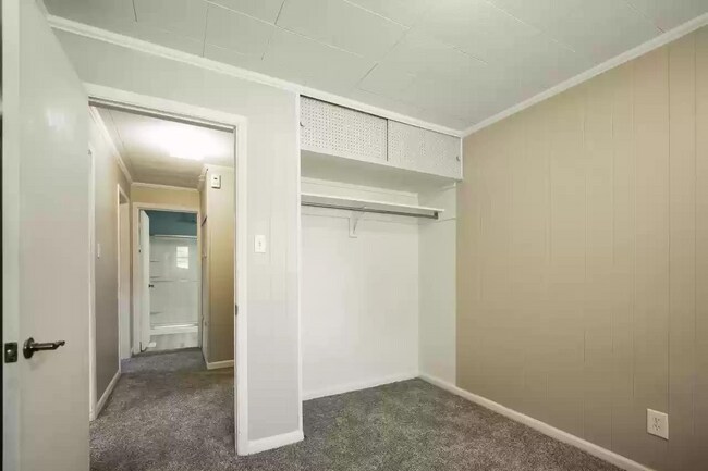 Building Photo - 1533 Hartford Rd