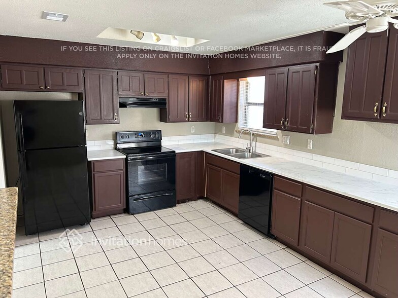 Building Photo - 316 N La Quinta Cir