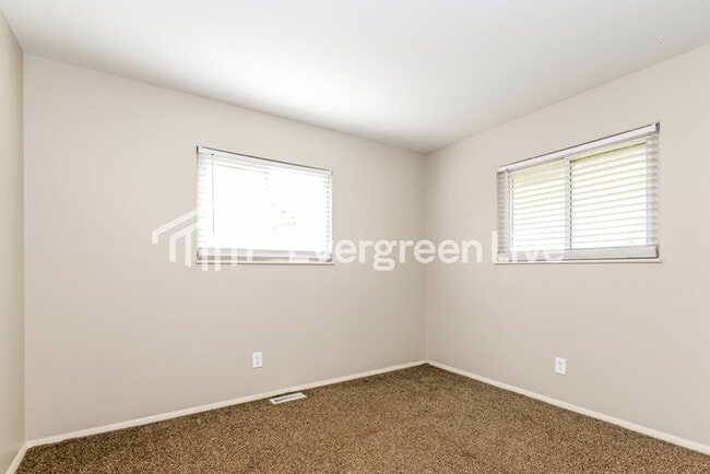 Building Photo - 204 W Boitnott Dr