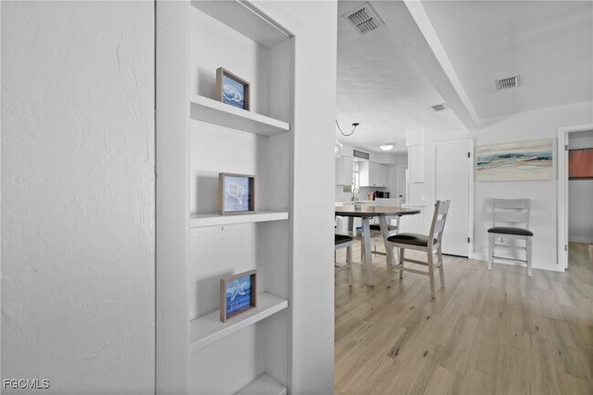 Building Photo - 1661 Coronado Rd