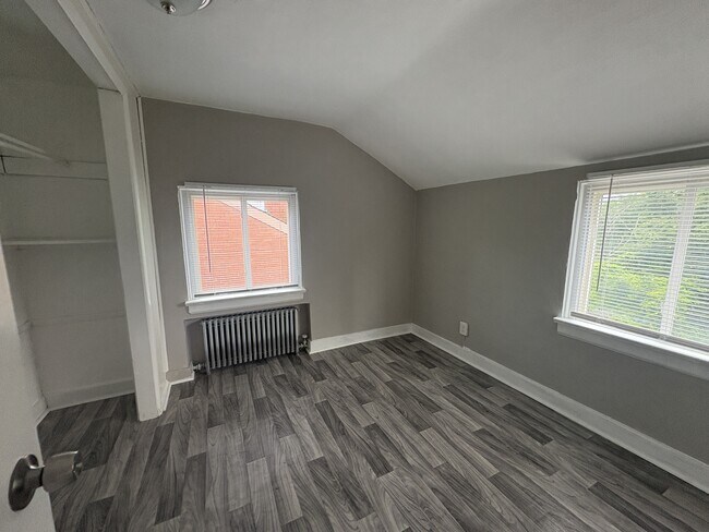 Building Photo - 560 Wylie Ave