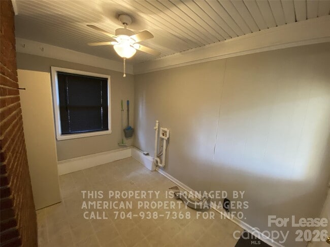 Building Photo - 733 Ideal Dr SE