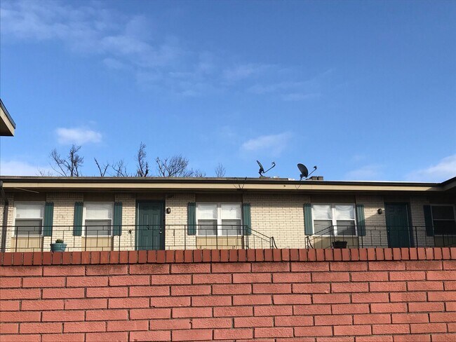 Building Photo - 2 br, 1 bath House - 1731 NW 32nd Unit 10