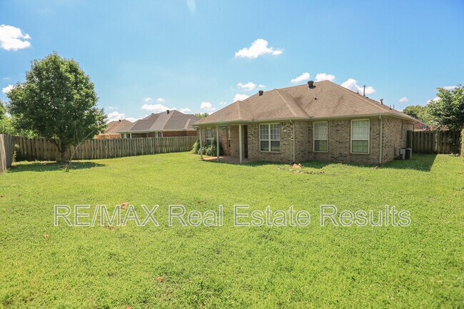 Building Photo - 3104 SW Tunica Ave