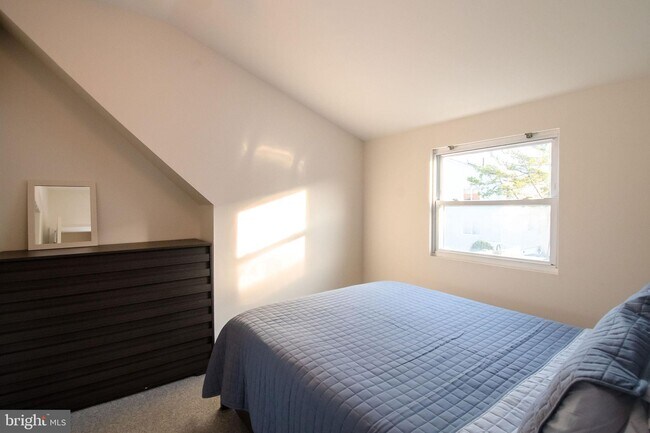 Building Photo - 100 Sheridan Square