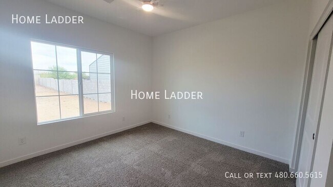 Building Photo - 926 N 97th Way