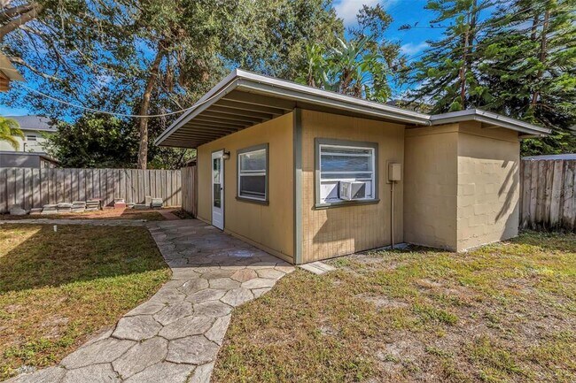 Building Photo - 4622 W El Prado Blvd