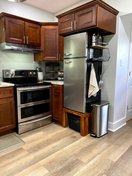 Building Photo - 809 W 40th St