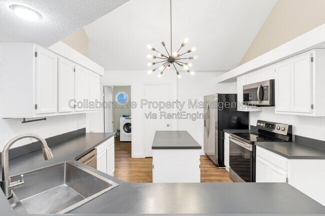 Building Photo - 6 English Saddle Ct