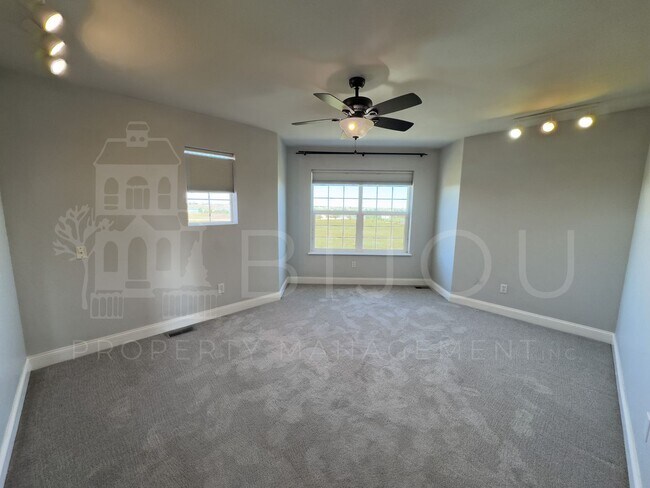 Building Photo - Spacious Country Living!