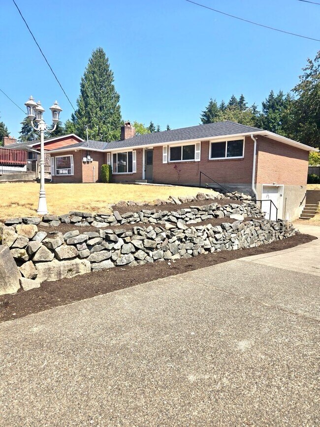 Building Photo - 3613 Grandview Dr W