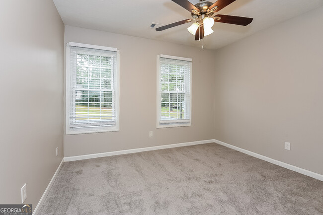 Building Photo - 461 Barnsdale Dr