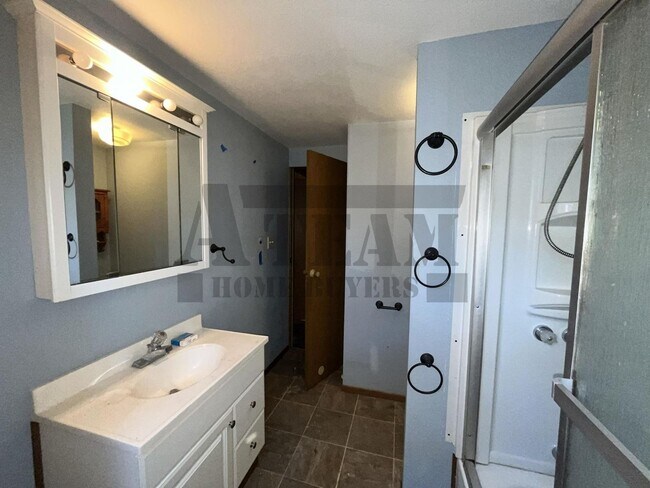 Building Photo - Spacious 2-bedroom, 1-bathroom home!