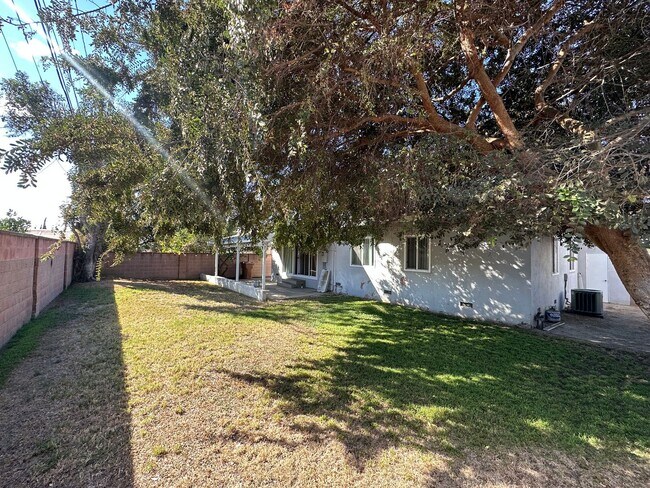 Building Photo - Adorable 3 Bed 2 Bath Fullerton Home Avail...
