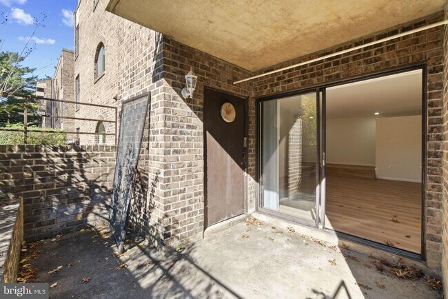 Building Photo - 13 Silverwood Cir