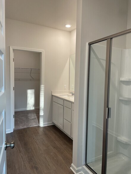 Building Photo - 681 Birdie Dr