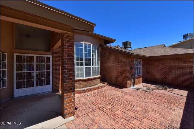 Building Photo - 6451 Loma De Cristo Dr