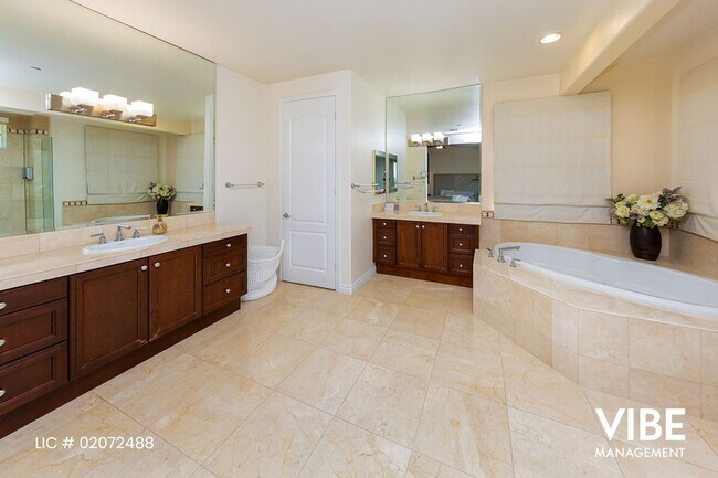 Building Photo - Gated Community-Lynn Oaks Estates Pool Hom...
