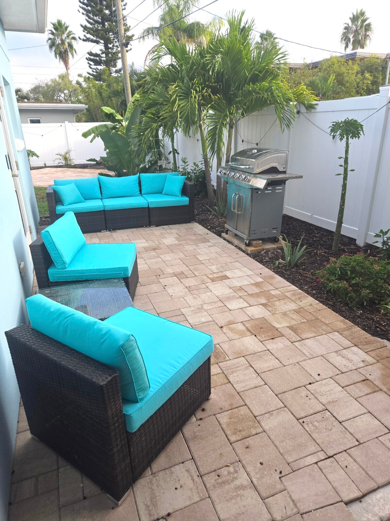 Building Photo - 877 Bruce Ave