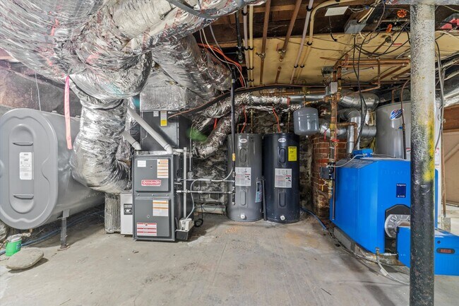 Building Photo - 378 S Mammoth Rd