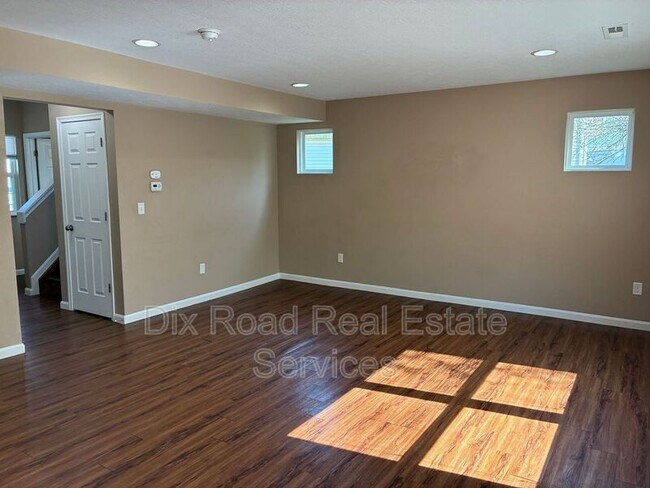 Building Photo - 461 Draft Ct