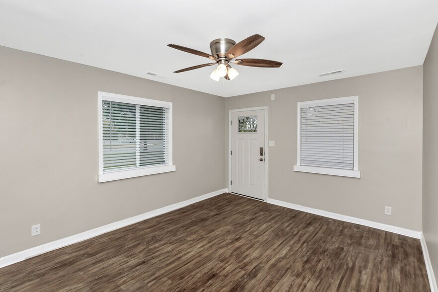 Building Photo - 4304 9th Ave SW