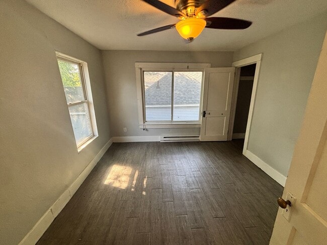 Building Photo - Upper 2 Bedroom Unit of Duplex